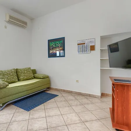 Nino-4 By Interhome Πόρετς