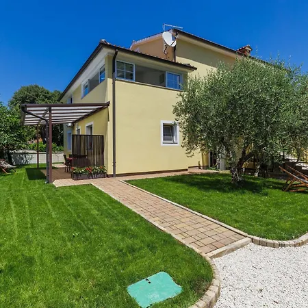 Nino-4 By Interhome Πόρετς