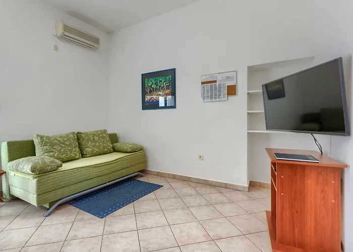 Nino-4 By Interhome Πόρετς